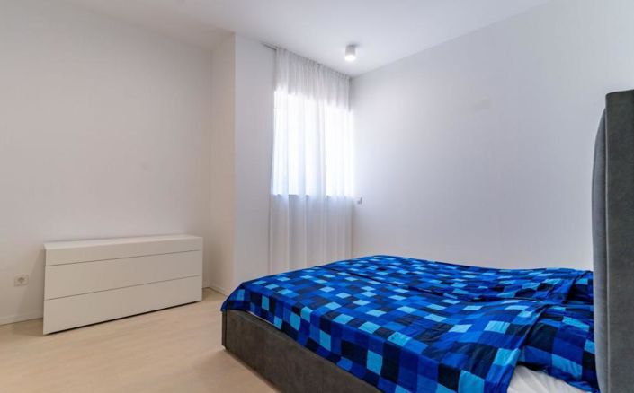 Image No.15-2 Bed Property for sale