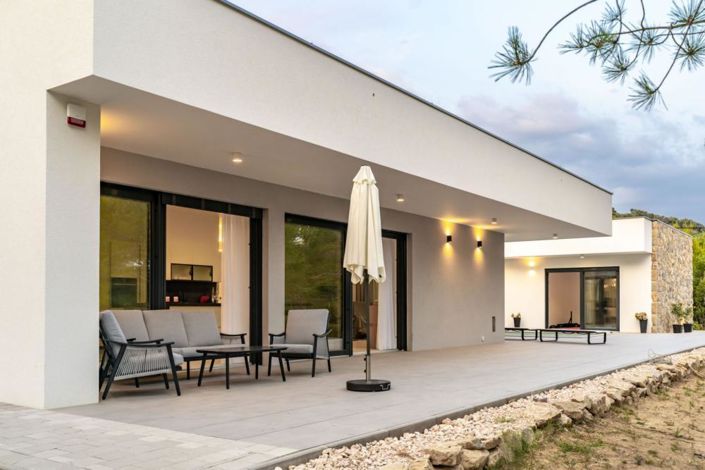 Image No.9-2 Bed Property for sale