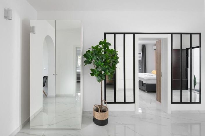 Image No.10-10 Bed Property for sale