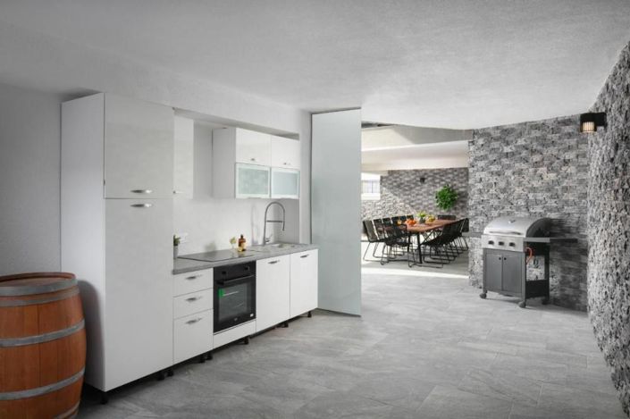 Image No.23-10 Bed Property for sale