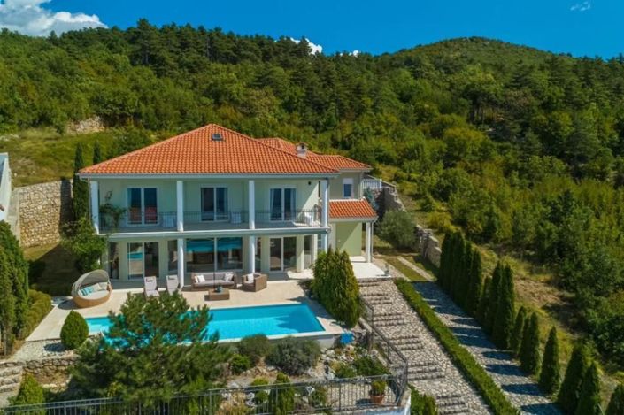 Image No.1-5 Bed Property for sale