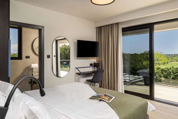 Image No.18-4 Bed Property for sale