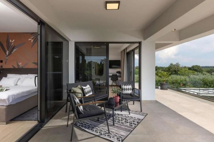 Image No.19-4 Bed Property for sale