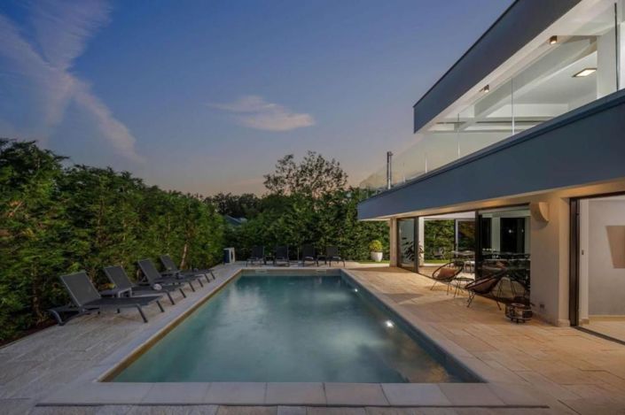 Image No.2-4 Bed Property for sale