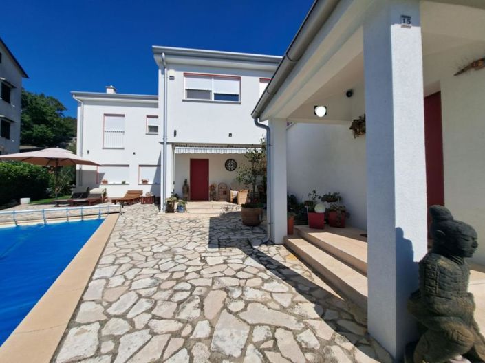 Image No.1-5 Bed Property for sale