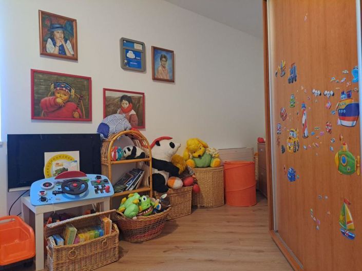 Image No.10-5 Bed Property for sale