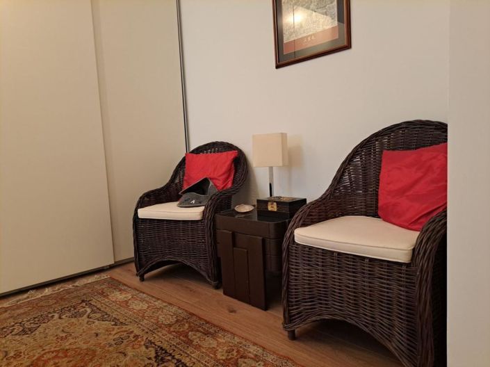 Image No.12-5 Bed Property for sale