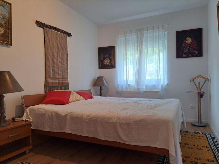 Image No.24-5 Bed Property for sale