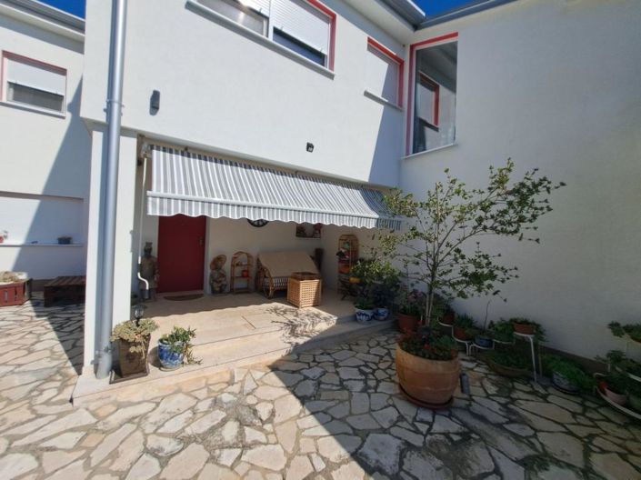 Image No.6-5 Bed Property for sale