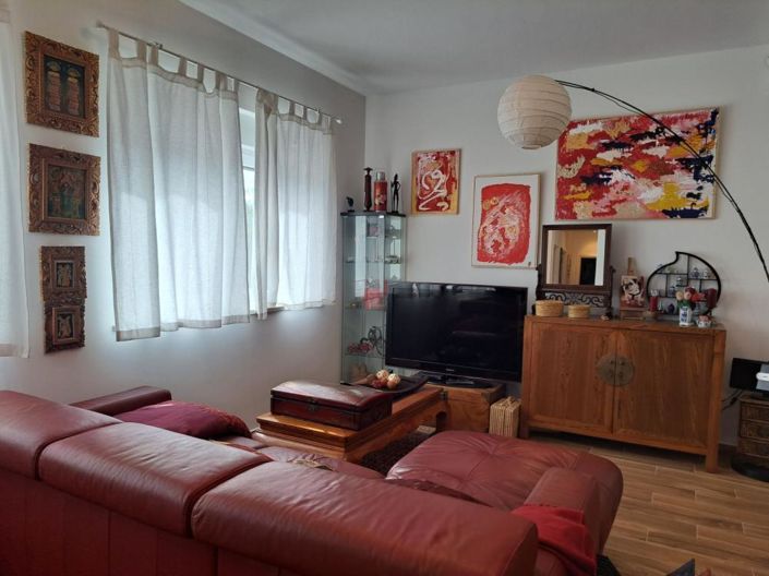 Image No.8-5 Bed Property for sale