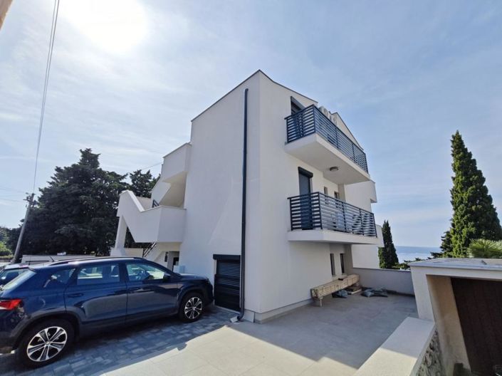 Image No.1-9 Bed Property for sale
