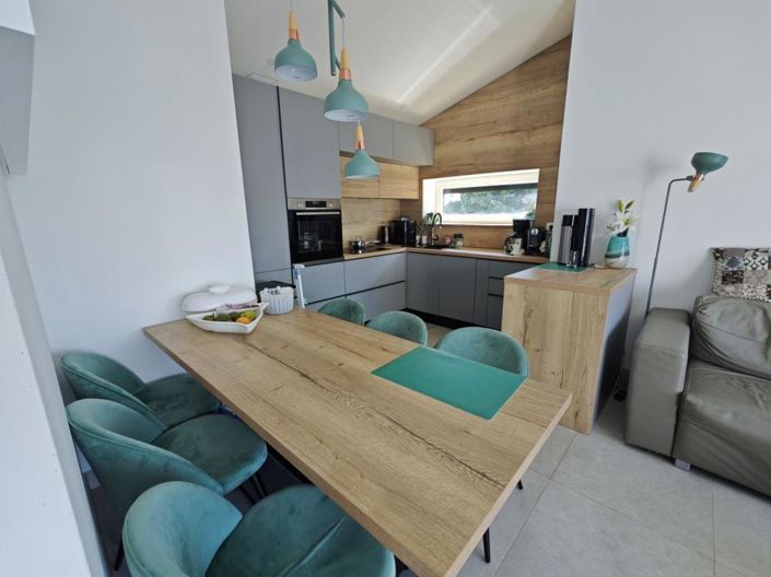 Image No.9-9 Bed Property for sale