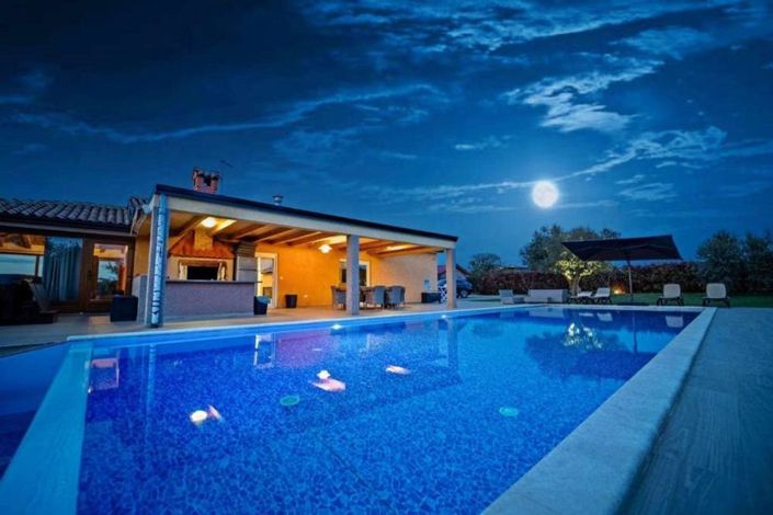 Image No.17-2 Bed Property for sale