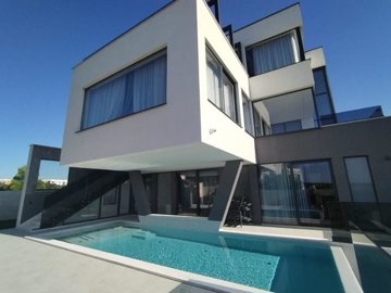 1 - Medulin, Property