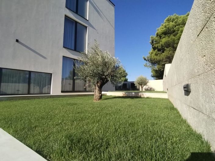 Image No.5-4 Bed Property for sale