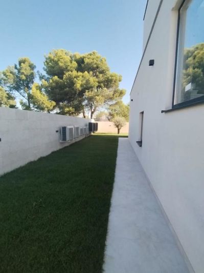 Image No.9-4 Bed Property for sale