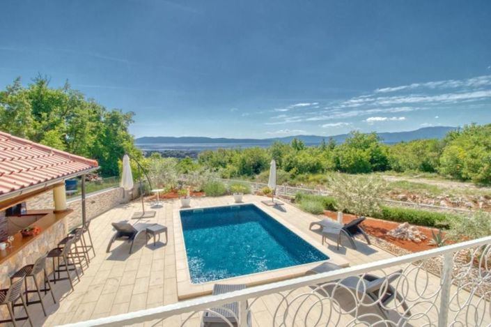 Image No.1-4 Bed Property for sale