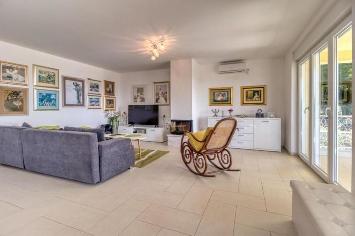 Image No.10-4 Bed Property for sale