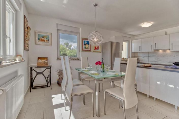 Image No.11-4 Bed Property for sale