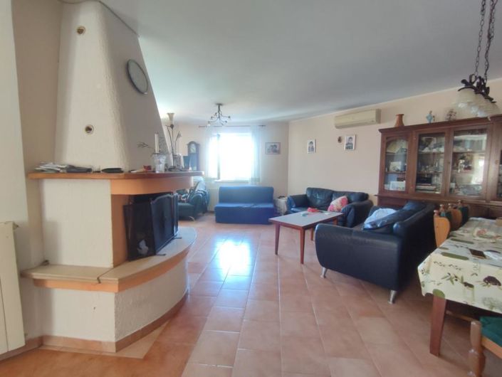 Image No.17-5 Bed Property for sale