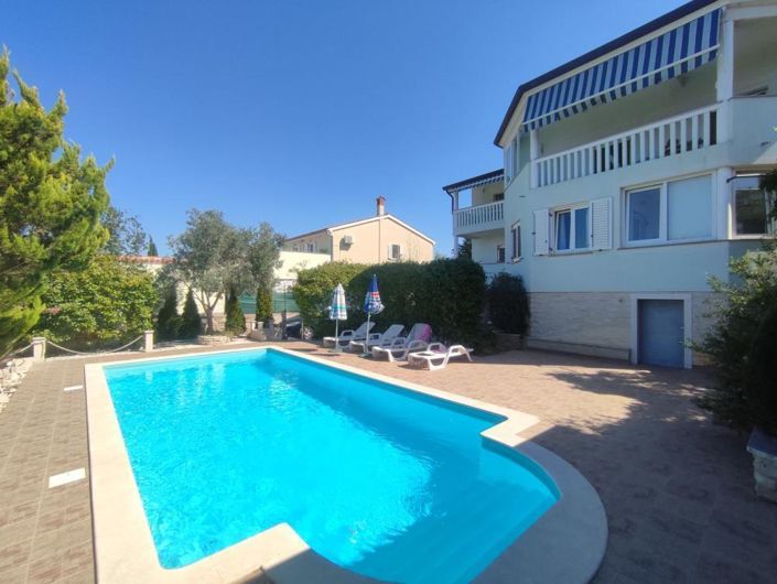 Image No.2-5 Bed Property for sale