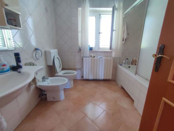 Image No.23-5 Bed Property for sale