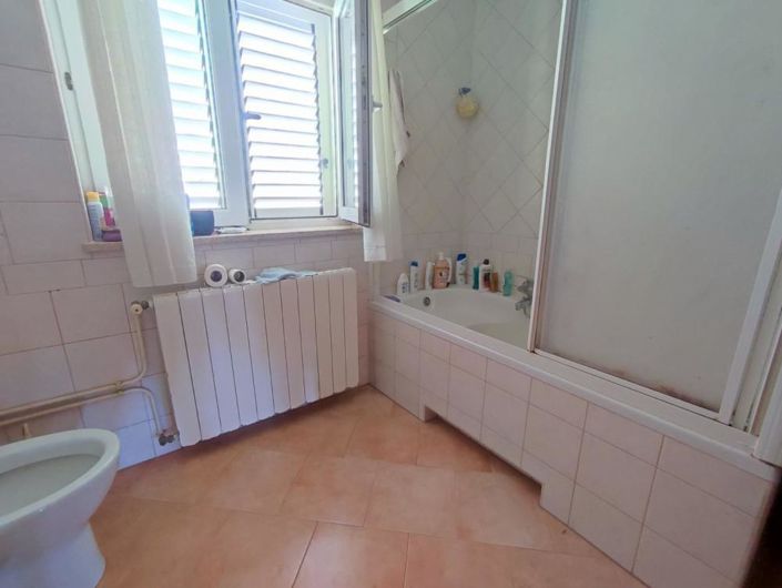 Image No.24-5 Bed Property for sale