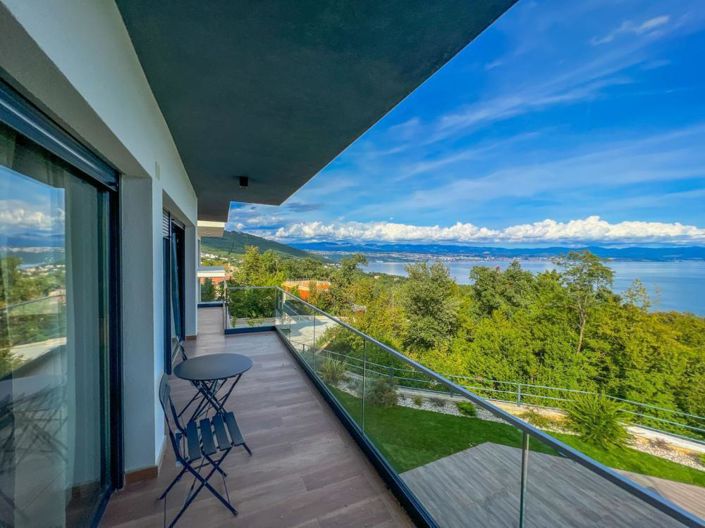 Image No.24-5 Bed Property for sale