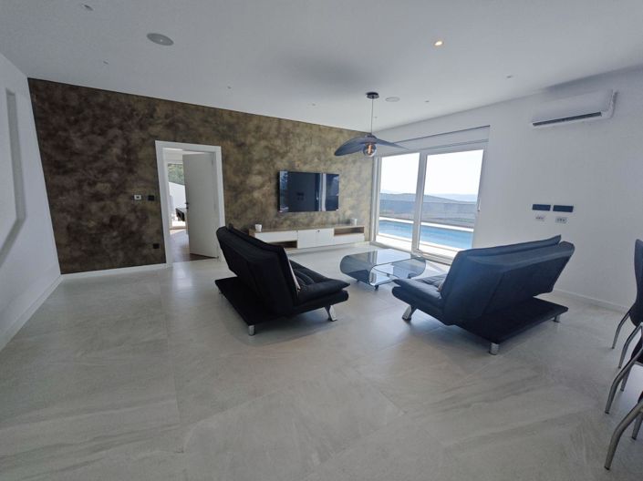 Image No.11-3 Bed Property for sale