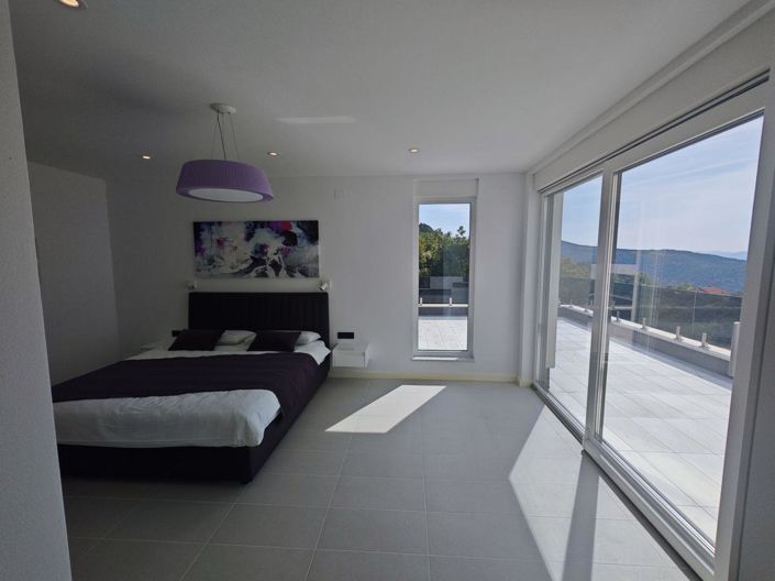 Image No.18-3 Bed Property for sale