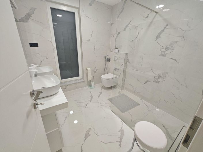 Image No.24-3 Bed Property for sale