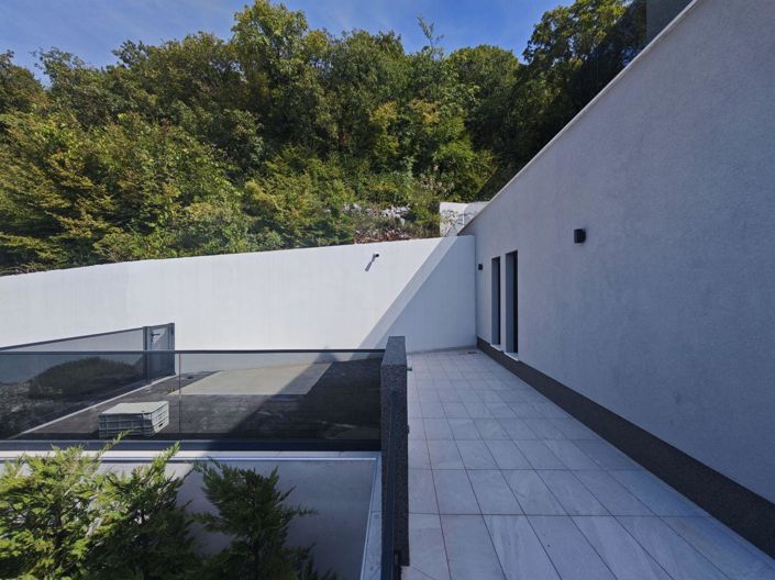 Image No.5-3 Bed Property for sale