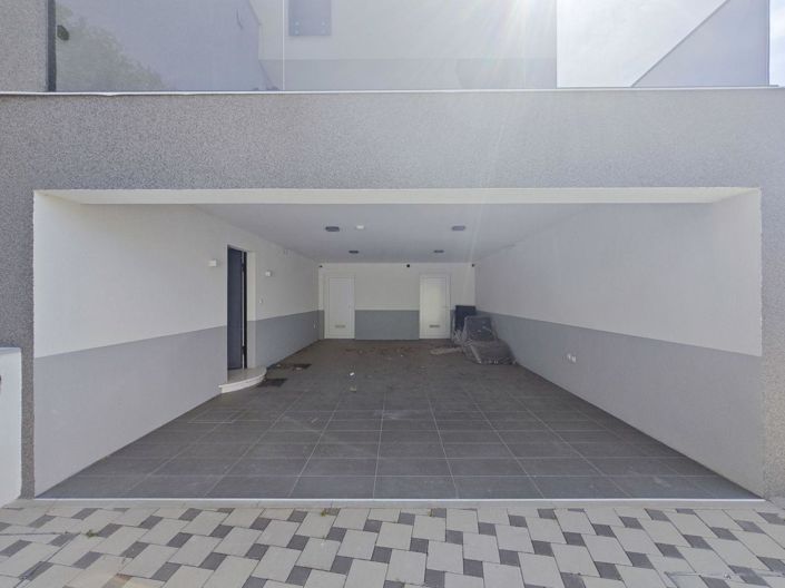 Image No.8-3 Bed Property for sale