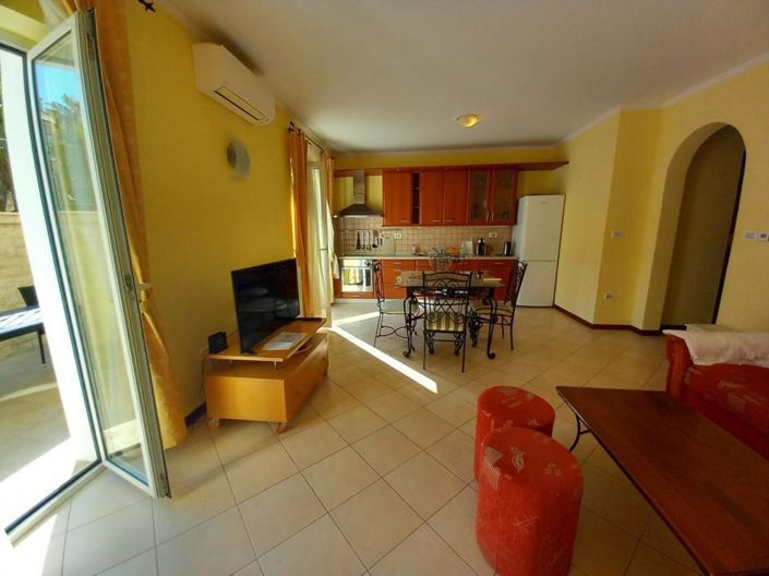 Image No.16-11 Bed Property for sale