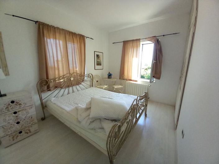 Image No.17-11 Bed Property for sale