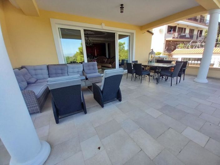 Image No.23-11 Bed Property for sale