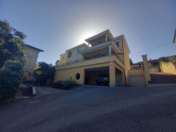 Image No.7-11 Bed Property for sale