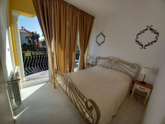 Image No.9-11 Bed Property for sale