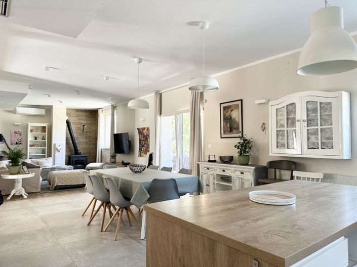 Image No.5-4 Bed Property for sale