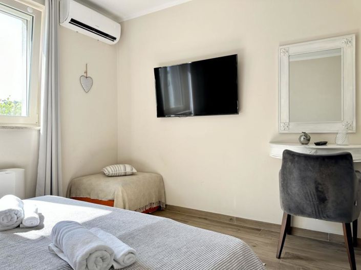 Image No.8-4 Bed Property for sale