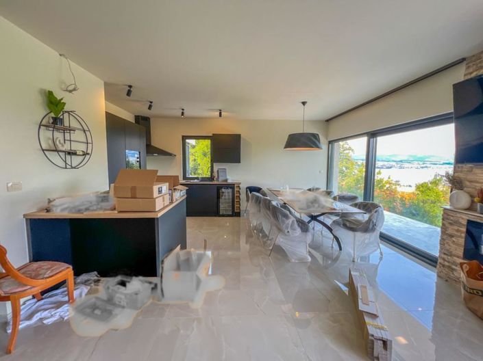 Image No.15-4 Bed Property for sale