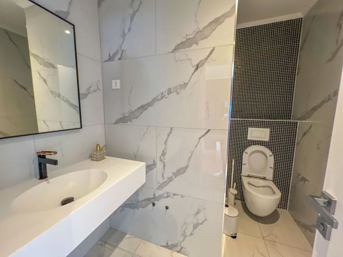 Image No.20-4 Bed Property for sale