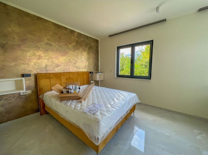 Image No.22-4 Bed Property for sale