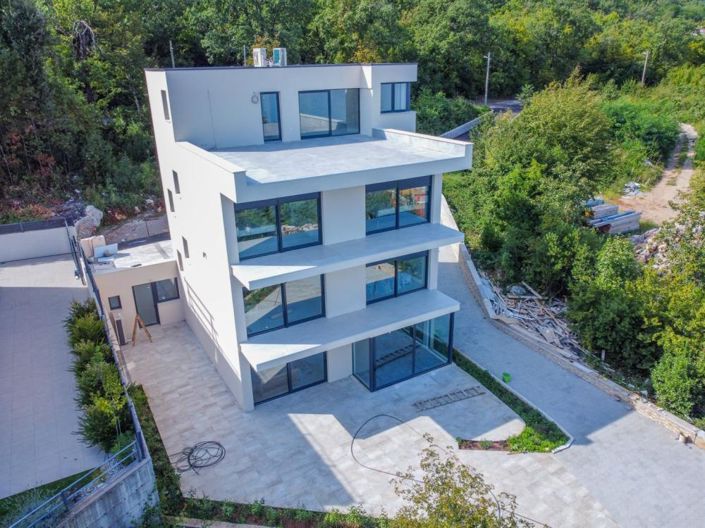 Image No.5-4 Bed Property for sale