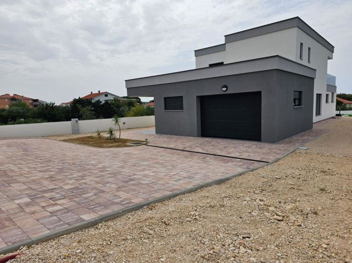 Image No.6-4 Bed Property for sale