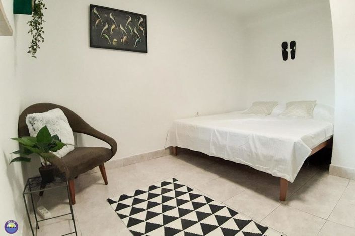 Image No.12-10 Bed Property for sale