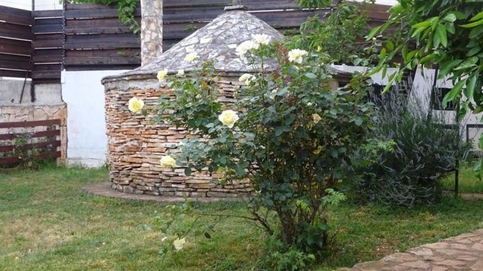 Image No.17-10 Bed Property for sale