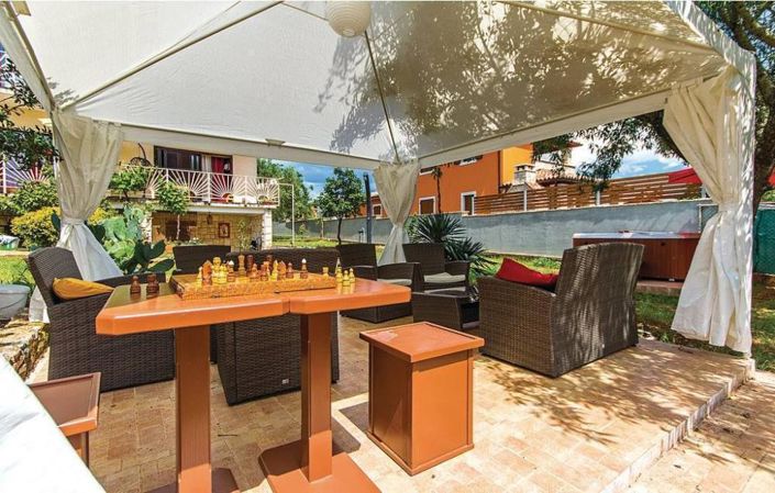 Image No.18-10 Bed Property for sale