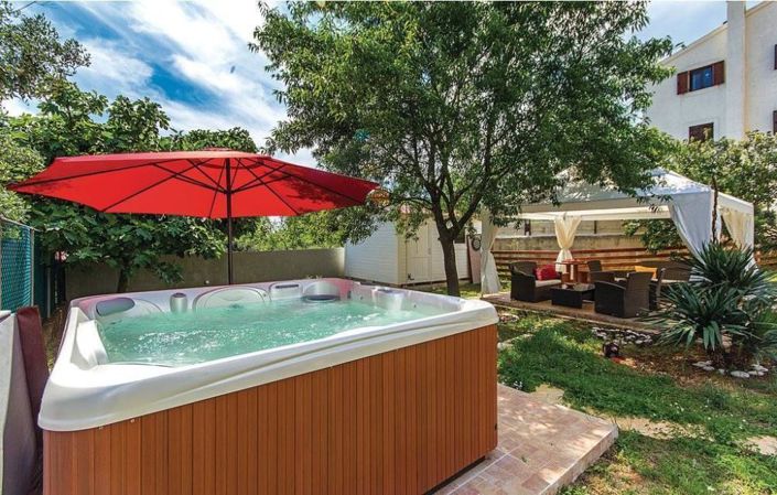 Image No.2-10 Bed Property for sale