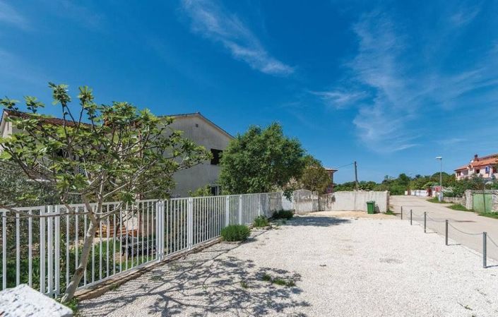 Image No.20-10 Bed Property for sale